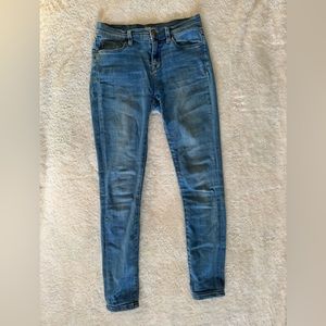 BDG Jeans, mid waist , women 25, mid wash